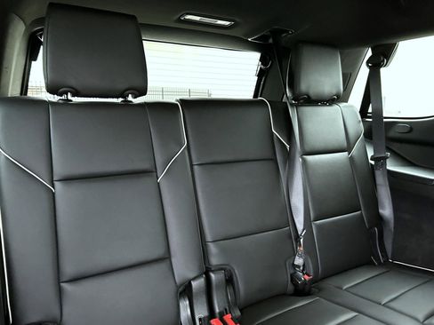 Used 2021 Cadillac Escalade Premium Luxury w/ Performance Package image 20