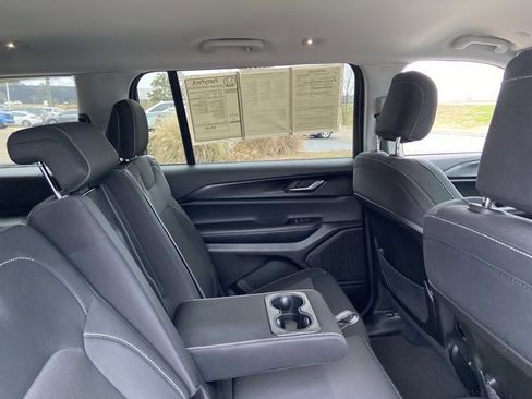 Used 2023 Jeep Grand Cherokee L Laredo image 20