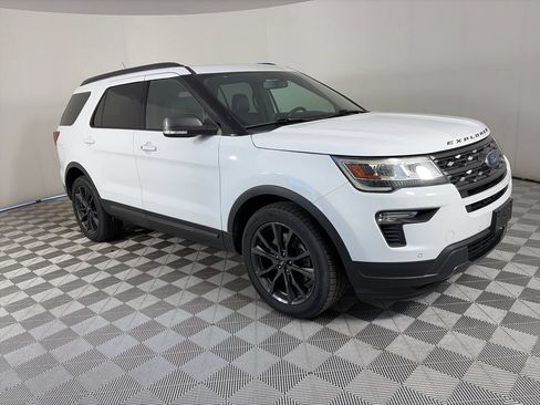Used 2018 Ford Explorer XLT w/ Equipment Group 202A AWD/4WD image 1