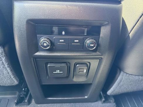 Used 2018 Chevrolet Traverse LT AWD/4WD image 16