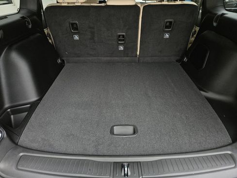 New 2026 Jeep Grand Cherokee Limited RWD image 9