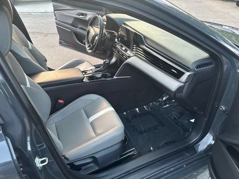 Used 2025 Toyota Camry SE w/ Convenience Package FWD image 24