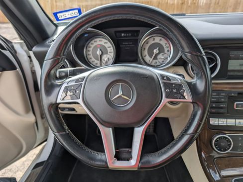 Used 2016 Mercedes-Benz SLK 300 image 19
