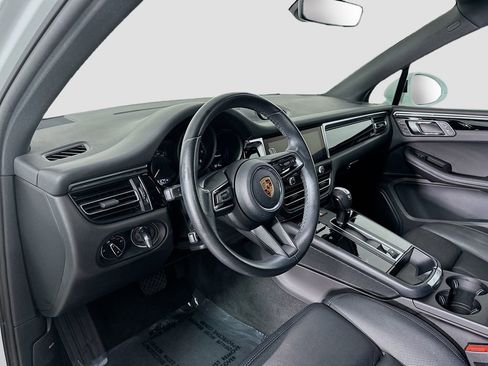 Certified 2022 Porsche Macan AWD/4WD image 4