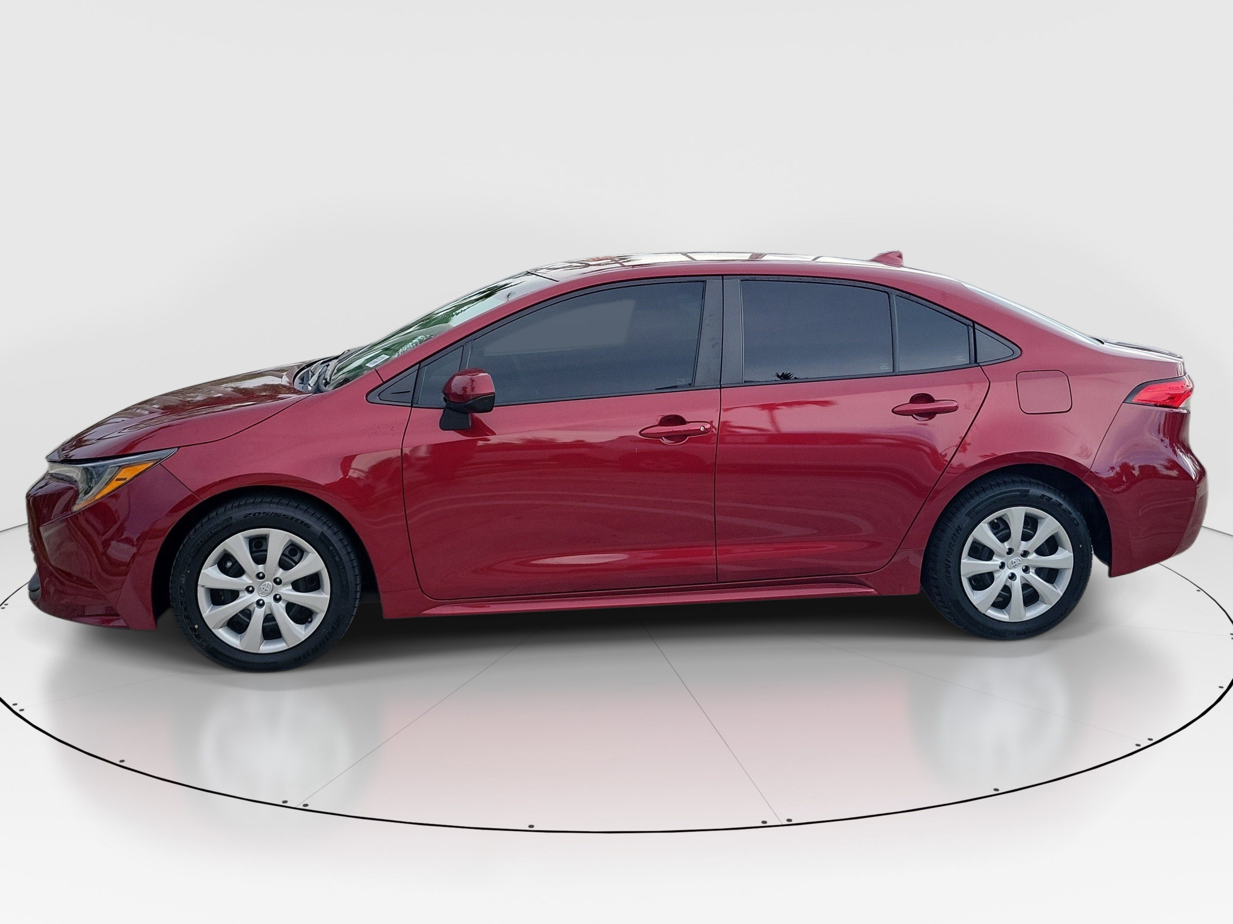 Used 2024 Toyota Corolla LE FWD image 4