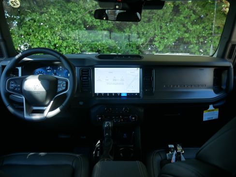 New 2025 Ford Bronco Big Bend w/ Black Diamond Package image 9