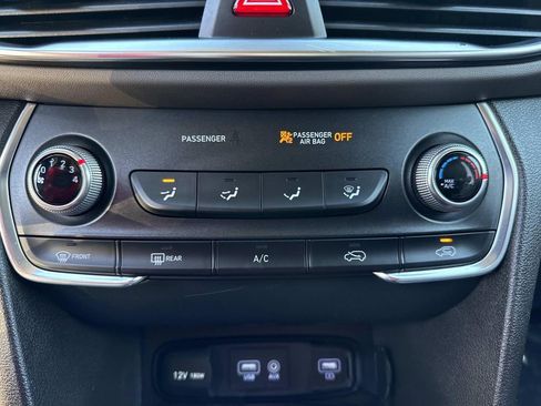 Used 2019 Hyundai Santa Fe SE image 30