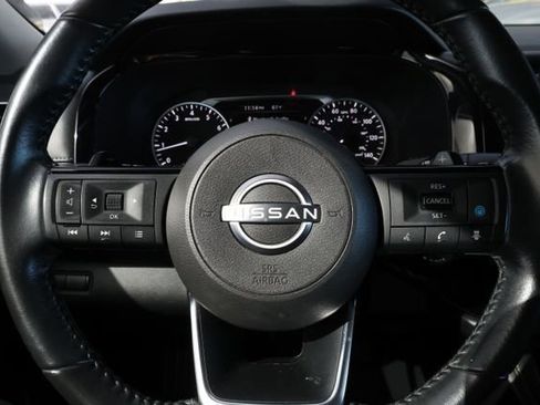 Used 2023 Nissan Pathfinder SV image 16