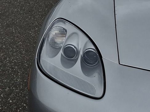 Used 2005 Chevrolet Corvette Coupe w/ Preferred Equipment Group RWD image 26