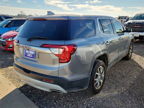 Used 2022 GMC Acadia SLE w/ LPO, Black Accent Package image 4