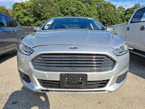 Used 2015 Ford Fusion SE FWD image 2