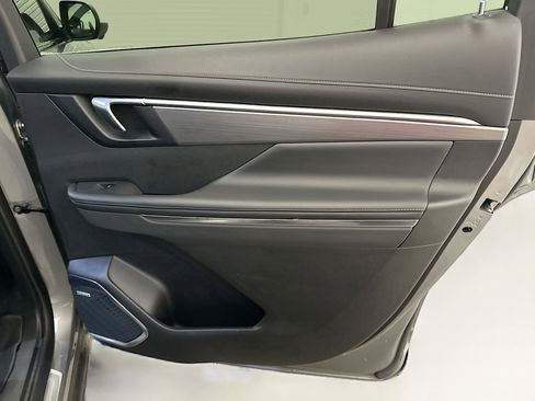 Used 2025 Buick Enclave Preferred image 33