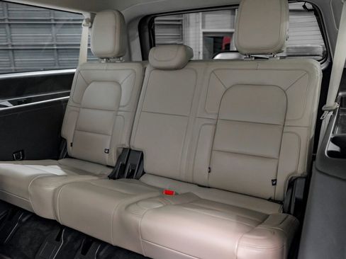 Used 2022 Lincoln Navigator L Reserve AWD/4WD image 40
