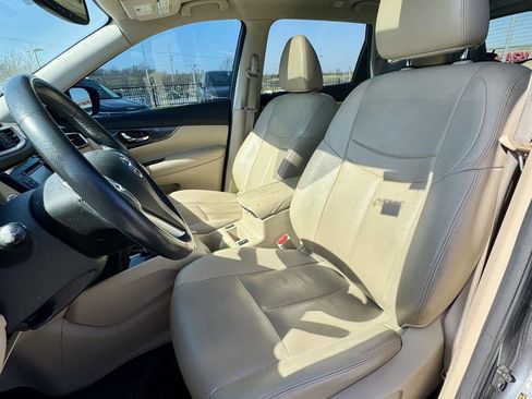 Used 2016 Nissan Rogue SL w/ SL Premium Package image 16