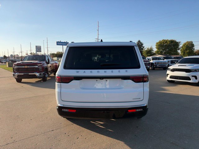 Used 2024 Jeep Wagoneer Series III w/ Premium Group I AWD/4WD image 6