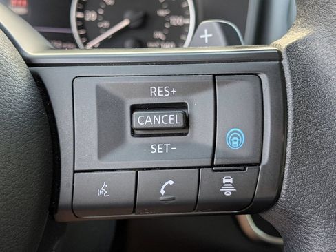 Used 2024 Nissan Rogue SV FWD image 24
