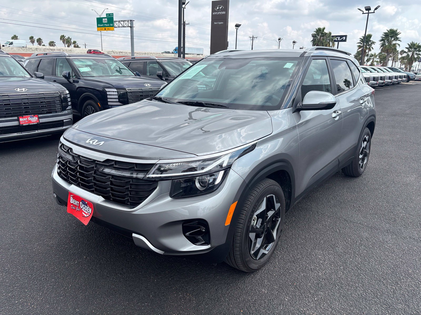 Used 2026 Kia Seltos EX FWD image 3