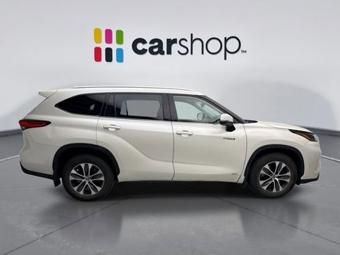 Used 2021 Toyota Highlander XLE image 3