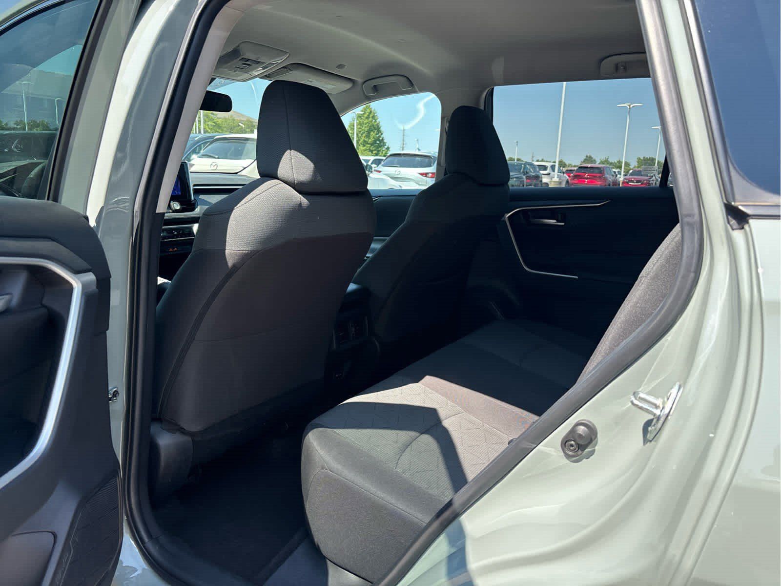 Used 2023 Toyota RAV4 XLE AWD/4WD image 5