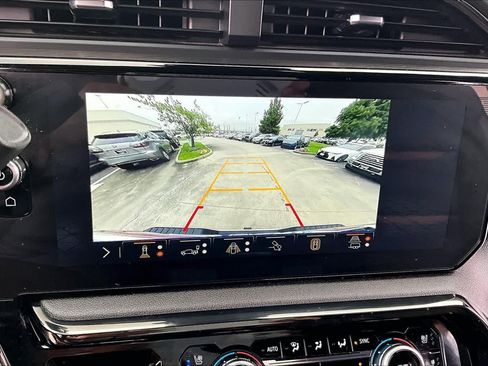 Used 2025 GMC Sierra 2500 AT4 w/ AT4 Premium Plus Package AWD/4WD image 25