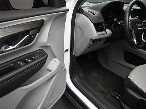 Used 2024 GMC Terrain SLE image 11