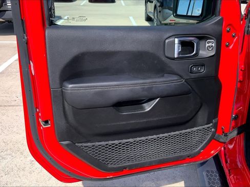 Used 2022 Jeep Wrangler Unlimited Sahara w/ Cold Weather Group AWD/4WD image 21