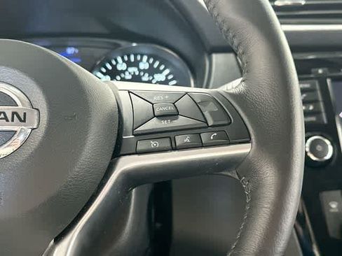 Used 2018 Nissan Rogue SV AWD/4WD image 9