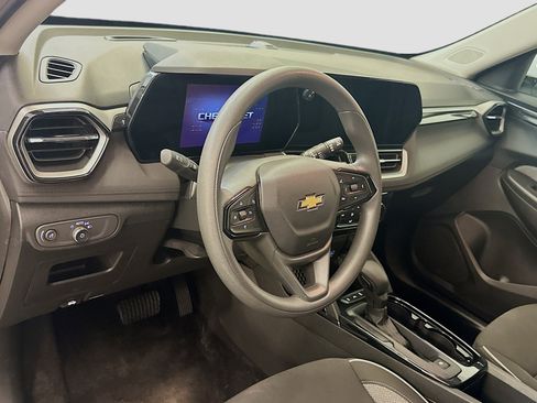 Used 2025 Chevrolet TrailBlazer LT AWD/4WD image 18