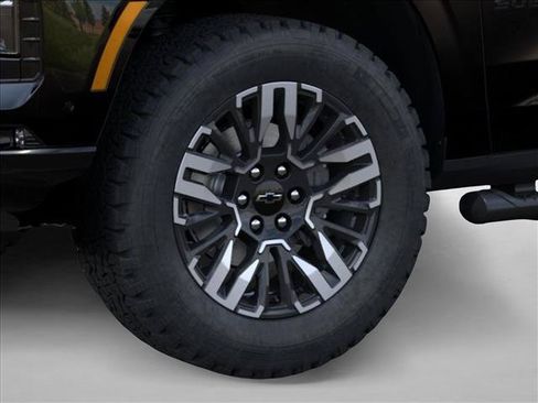 New 2026 Chevrolet Suburban Z71 w/ Comfort Package AWD/4WD image 9