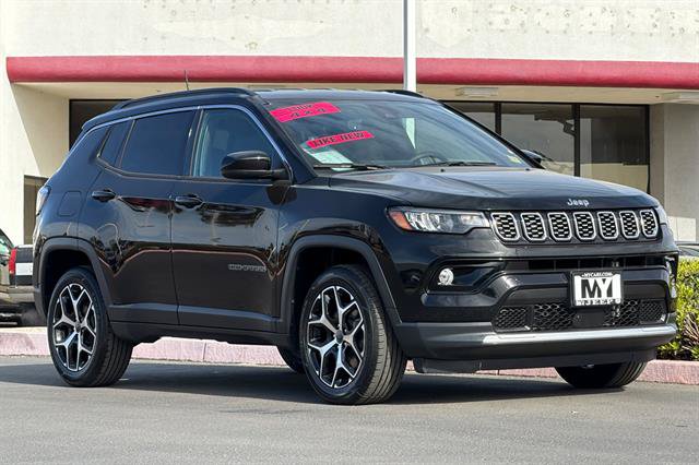 Used 2025 Jeep Compass Limited AWD/4WD image 2
