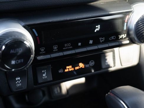 Used 2024 Toyota RAV4 SE image 33