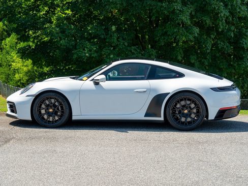 Certified 2022 Porsche 911 Carrera GTS image 2