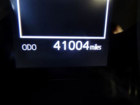 Used 2023 Toyota Camry SE image 7