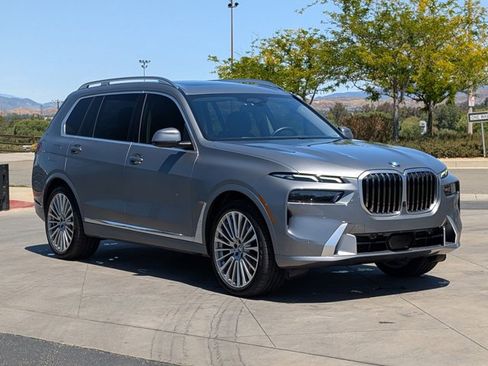Certified 2024 BMW X7 xDrive40i w/ Executive Package AWD/4WD image 3