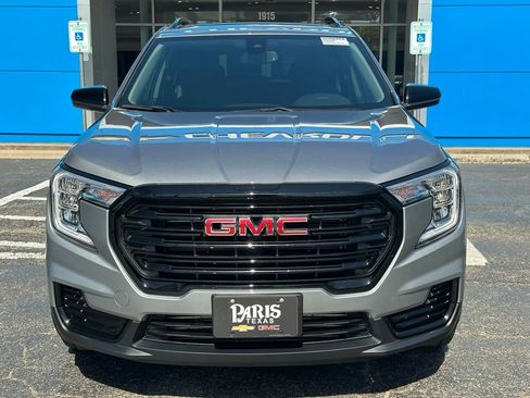 Used 2024 GMC Terrain SLE w/ Driver Convenience Package FWD image 2