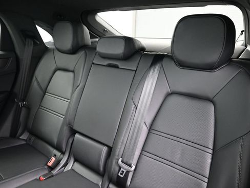 Certified 2026 Porsche Cayenne GTS AWD/4WD image 6