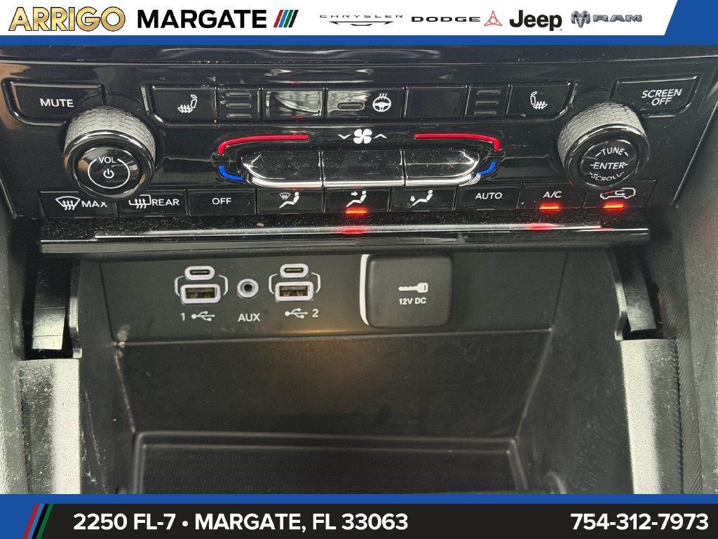 Used 2025 Jeep Grand Cherokee Limited RWD image 24