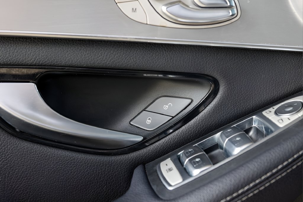 Used 2019 Mercedes-Benz GLC 300 image 35