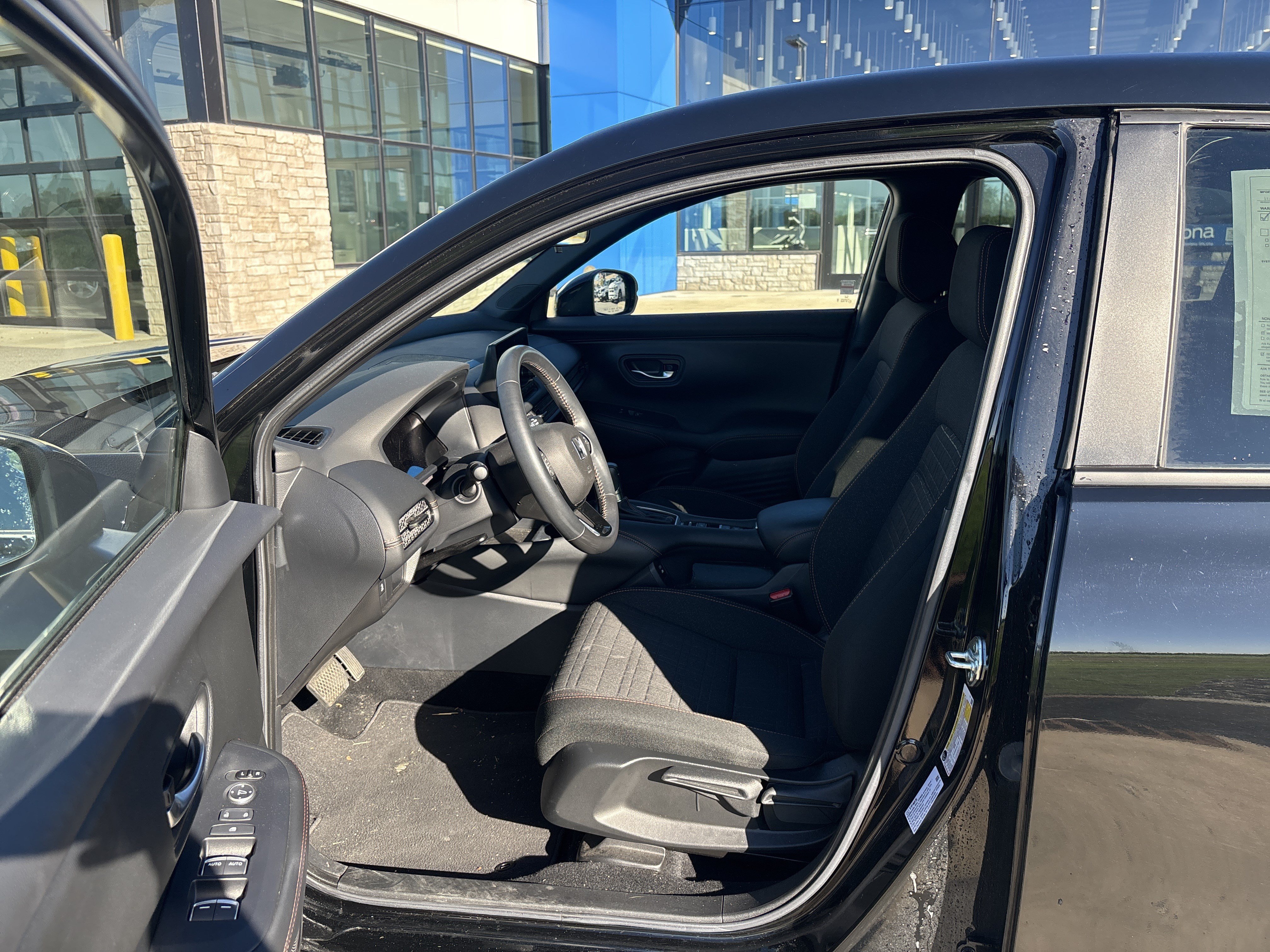 Used 2025 Honda HR-V Sport image 10