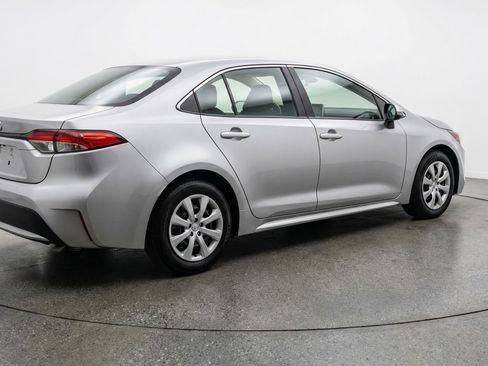 Used 2025 Toyota Corolla LE image 9