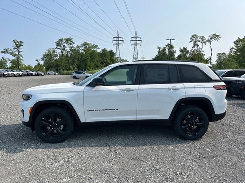 New 2025 Jeep Grand Cherokee Altitude image 2