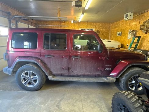 Used 2021 Jeep Wrangler Unlimited Sahara image 2