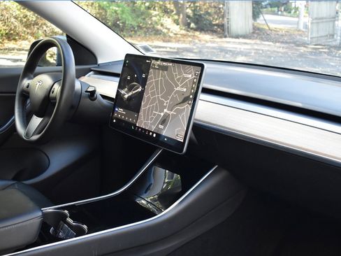 Used 2021 Tesla Model Y Long Range image 33