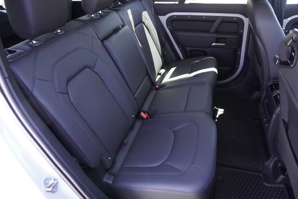 New 2026 Land Rover Defender 110 X-Dynamic SE AWD/4WD image 27