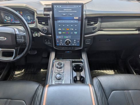 Used 2023 Ford Expedition Platinum AWD/4WD image 7