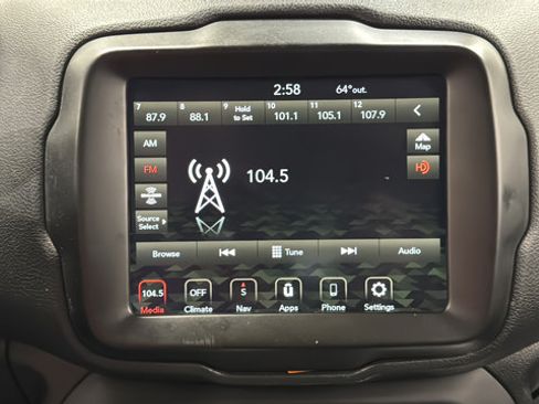 Used 2022 Jeep Renegade Latitude AWD/4WD image 28