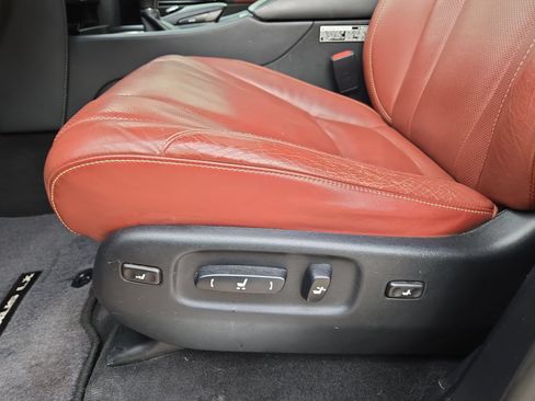 Used 2019 Lexus LX 570 4WD w/ Luxury Package image 17