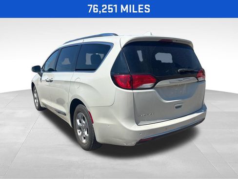Used 2017 Chrysler Pacifica Touring-L Plus w/ Advanced Safetytec Group FWD image 4