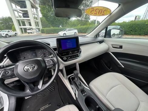 Used 2025 Toyota Corolla Cross L FWD image 30