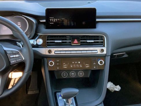 Used 2026 Genesis G70 2.5T image 7